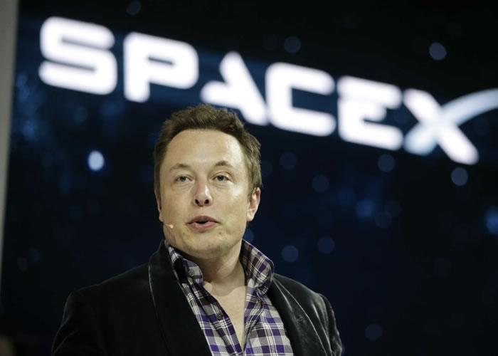 马斯克(图)指“红龙”会于今年底试飞。