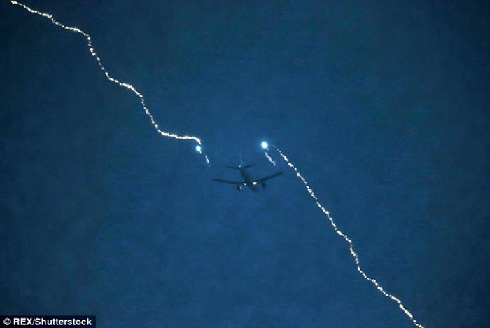 Ӣ���׶��Ͽ�3�ܷɻ��Ⱥ����׻�