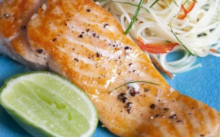 多吃三文鱼可扭转果糖产生的危险变化。