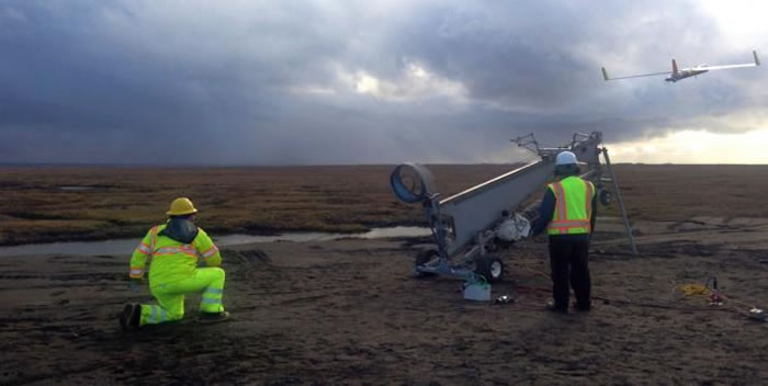 「南努克」(Nanook)无人机往北极圈以北飞了322公里。 PHOTOGRAPH BY ALASKA CENTER FOR UNMANNED AIRCRAFT