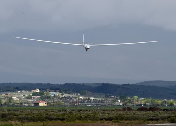 珍珠楼二型完成飞行测试,准备降落。
