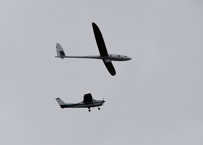 珍珠楼二型(上)顺利完成飞行测试。