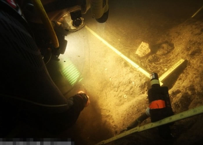 考古遗址是奥西拉河底的一个沉洞。