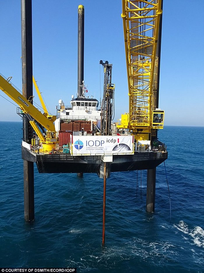 墨西哥水底希克苏鲁伯陨石坑探秘 解恐龙大灭绝之谜