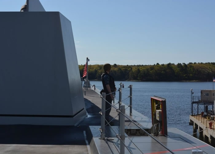 朱姆沃尔特号船员已经登舰。