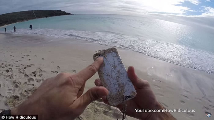 旧iPhone可以做什么?澳洲男子:钓三文鱼