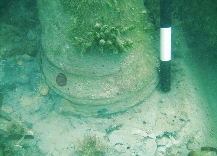 学者质疑为何有石柱等文物,却没有任何曾有人类生活的迹象。