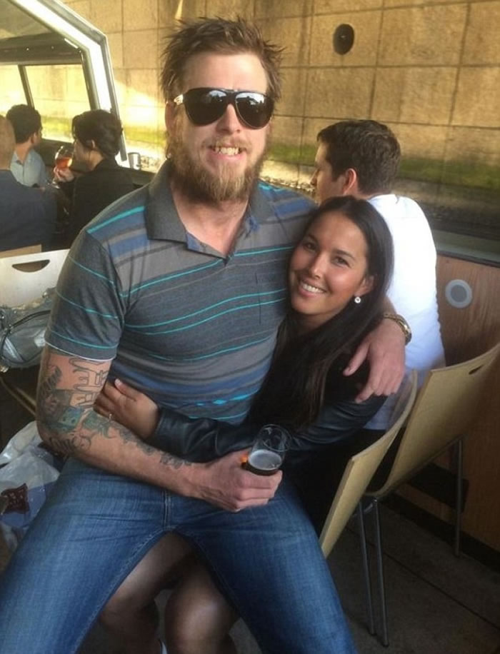 葛尔林(左)与未婚妻波伊尔(右)即将迎接他们的第一个小生命。