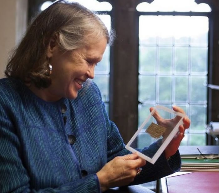 卡伦金4年前以为,手持的纸莎草证明耶稣已婚。