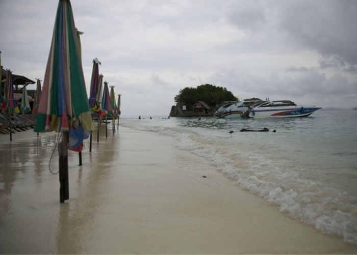 岛上的旅游设施将被拆除。