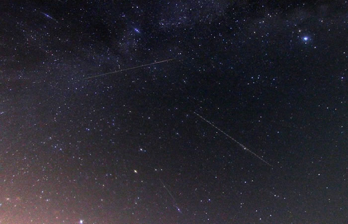 2015年八月,英仙座流星雨照亮夜空。 PHOTOGRAPHY BY SIPA/AP