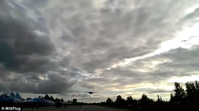 ˹սԱAnatoly Kvochur ٸؼ