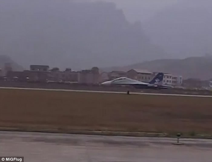 ˹սԱAnatoly Kvochur ٸؼ