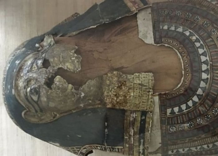 木乃伊表层原来剥落得非常严重。