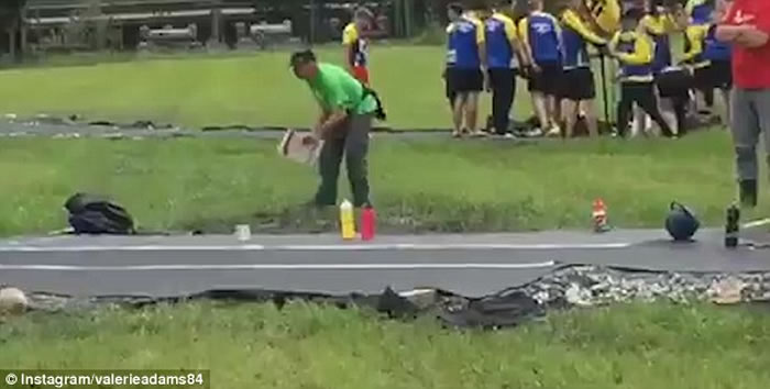 蛋痛:新西兰女选手投掷4kg链球滑手砸到旁边男裁判下体