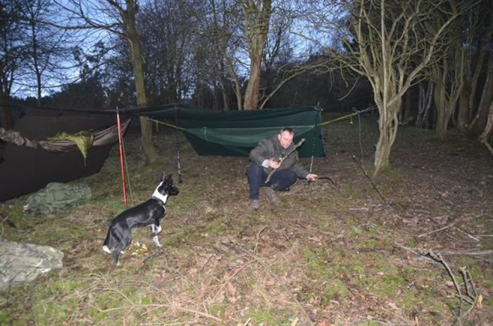 库尔撤德会在睡在野外,磨练自己的求生技能。