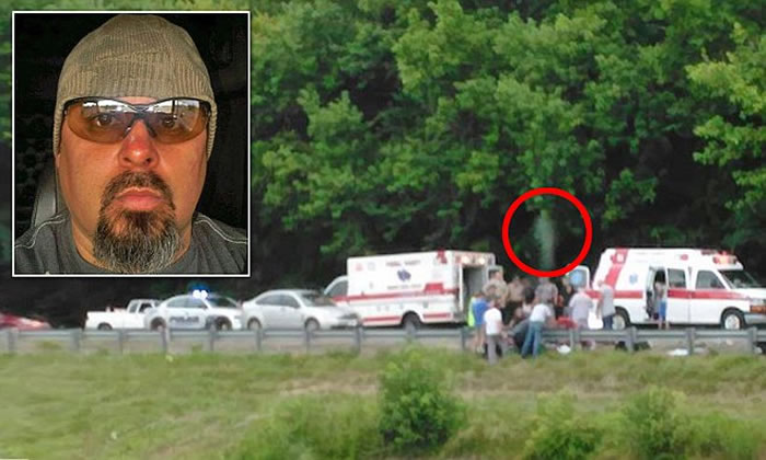 美国肯塔基州死亡车祸现场拍到往生者灵魂出窍瞬间