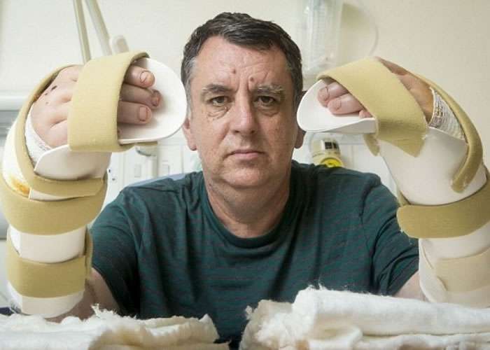 ��ͼ����ʾ���������뿴һ���Լ��µ�˫�֡�