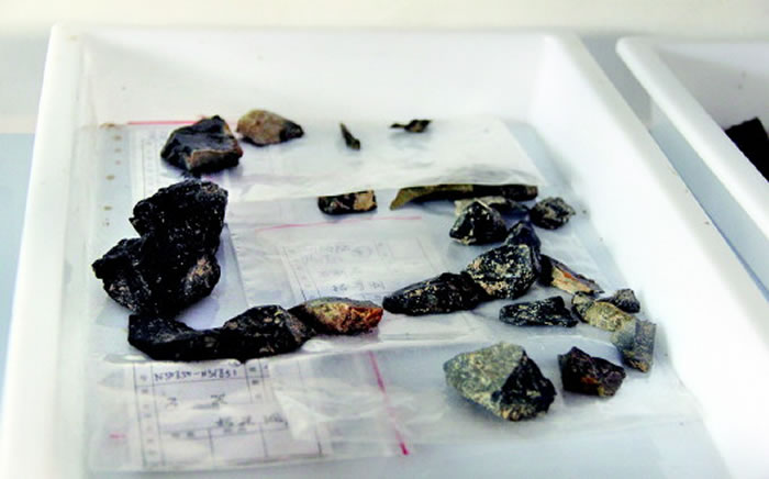 库房摆放的1.7万年前的古人类打制的石器