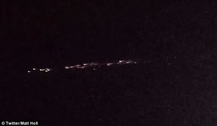 美国各地夜空同时出现UFO舰队?证实为中国长征七号火箭残骸