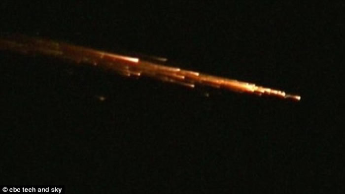 美国各地夜空同时出现UFO舰队?证实为中国长征七号火箭残骸