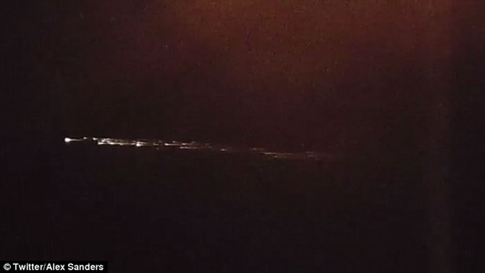 美国各地夜空同时出现UFO舰队?证实为中国长征七号火箭残骸