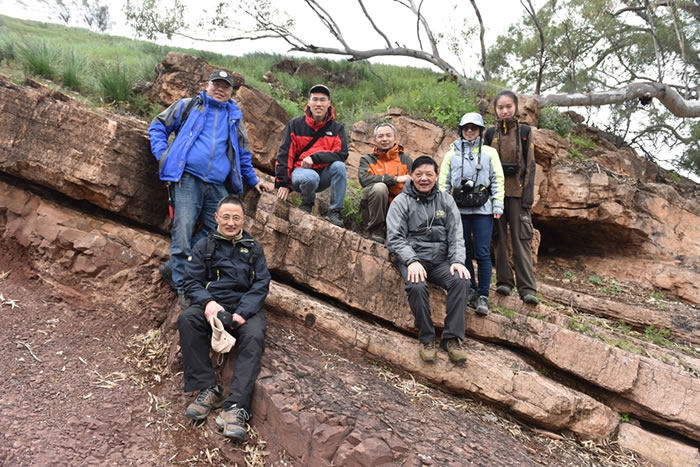 南京古生物所部分参会代表在成冰系与埃迪卡拉纪全球界线层型剖面点(金钉子)