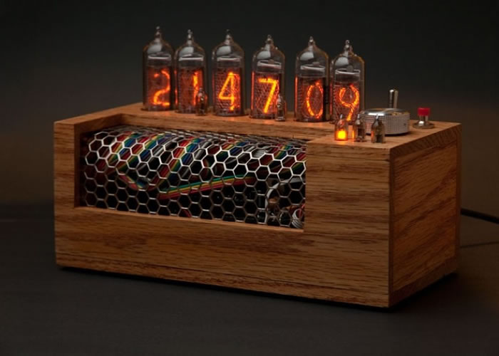 Nixie Clock����չ��ڵķ��������Ȧ��ʾʱ�䡣