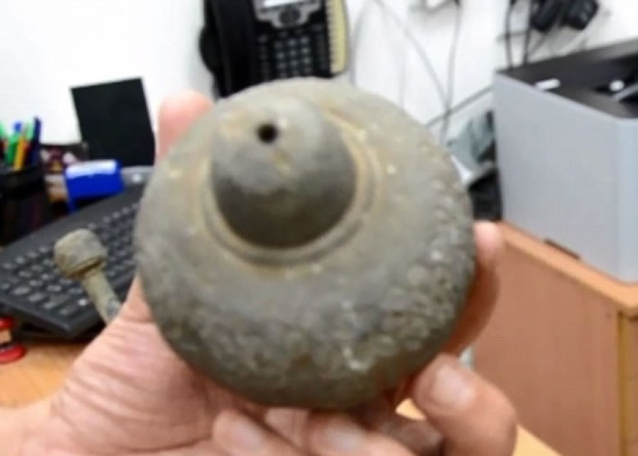 �������񵯶�����һ������˿�ף����Ե�����ȼ��Һ�塣