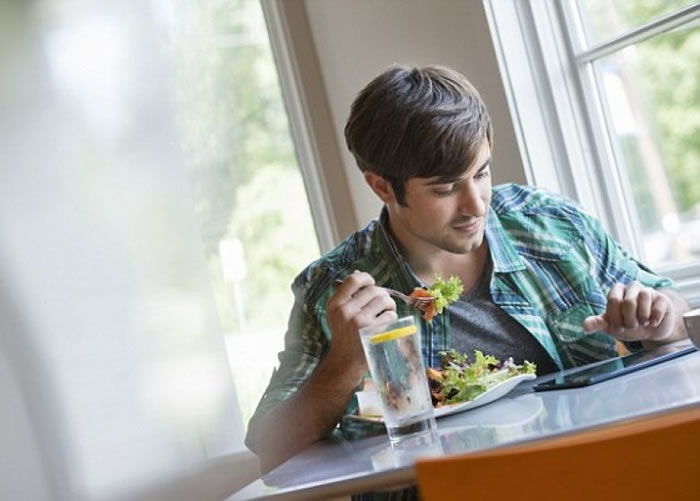 多吃蔬果,也可变身帅哥!