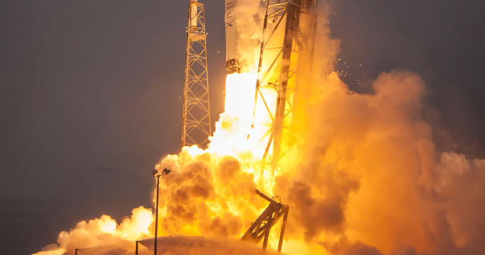 SpaceX猎鹰九号火箭爆炸