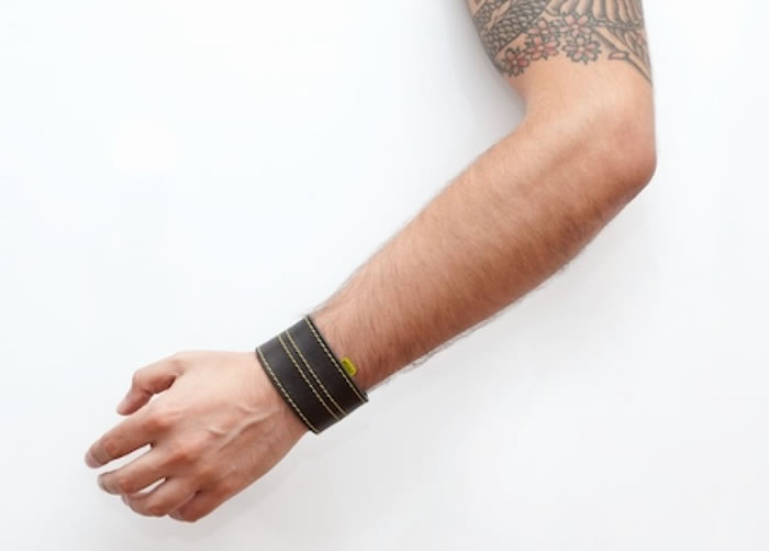 意大利WOOLF团队推出穿戴式手环探测系统 提醒司机在适当时候减速