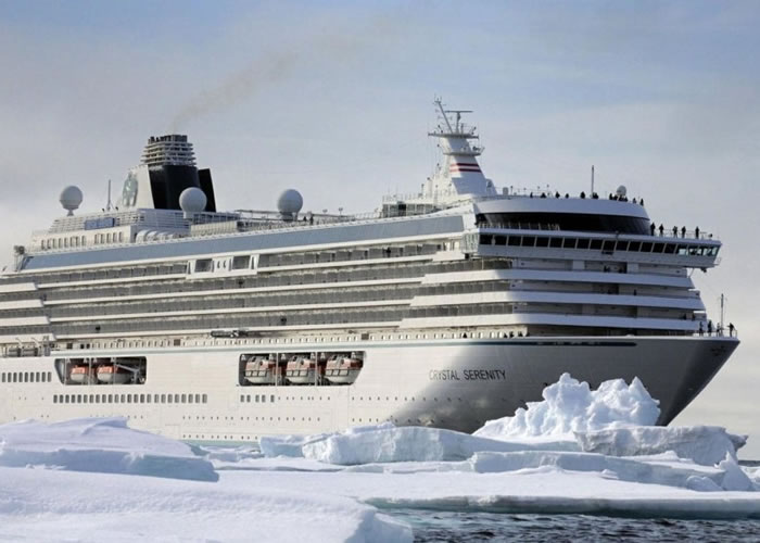 水晶尚宁号勇闯西北航道。