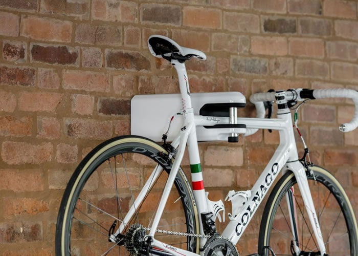 Airlok可轻易安装在墙壁上。