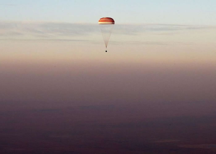 威廉姆斯等人在哈萨克着陆。