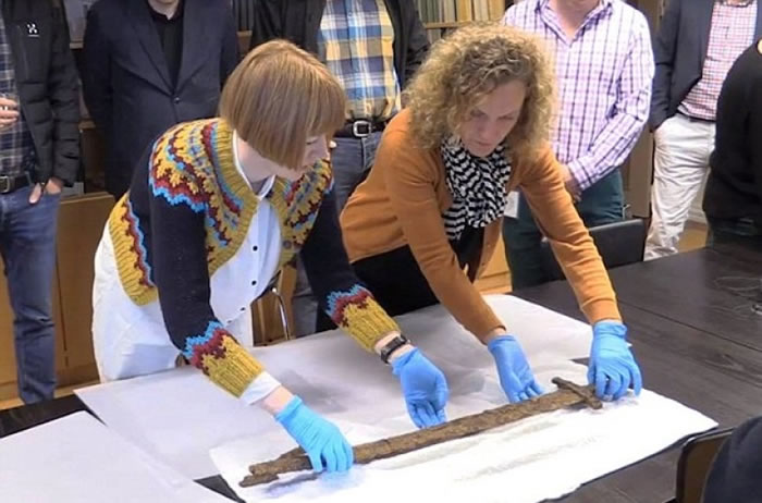 ���������Ŷӵ�Ұ����ɱҰ�쾹����1000��ǰ��ά��ʱ���Ž�