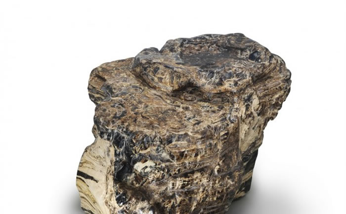 之前收藏于哥本哈根博物馆内的47.5公斤琥珀是世界上最大的