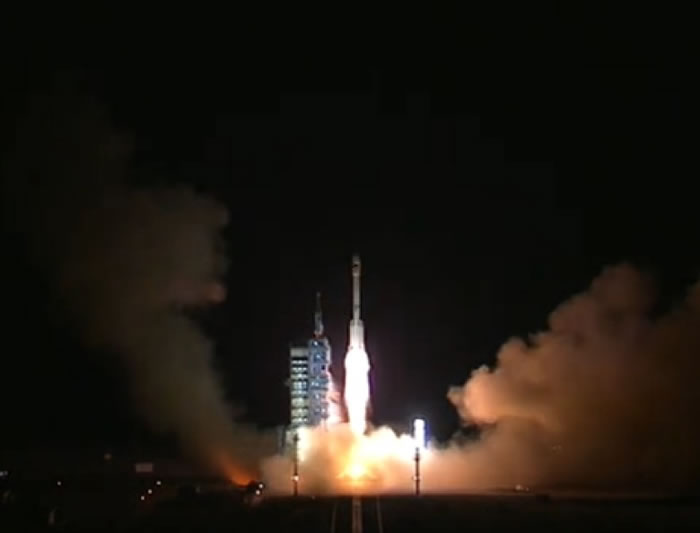 长征二号FT2火箭点火一刻。