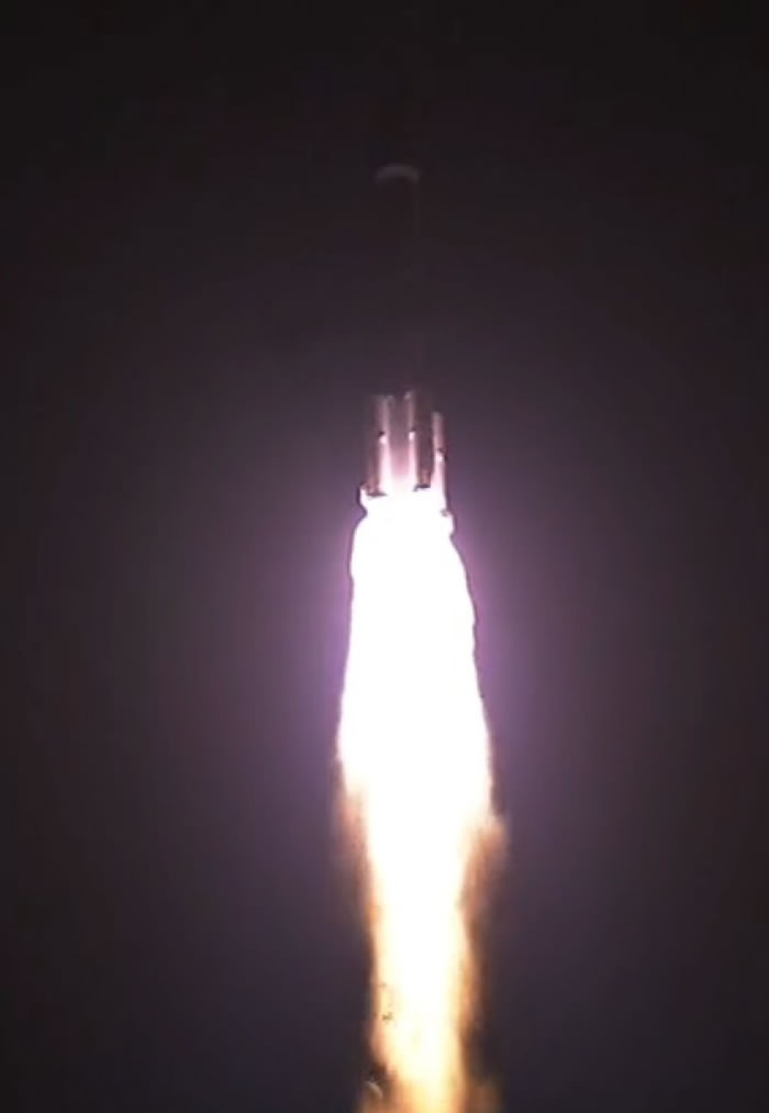 长征二号FT2火箭成功升空。