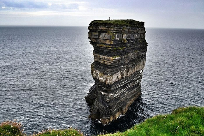 英国男子屡败屡试 成历史上第二位成功登顶爱尔兰海柱“Dún Briste”的人 神秘的地球 科学自然地理探索