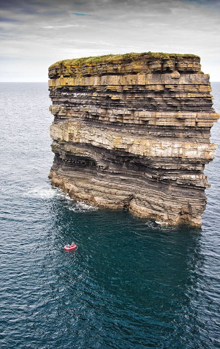 英国男子屡败屡试 成历史上第二位成功登顶爱尔兰海柱“Dún Briste”的人 神秘的地球 科学自然地理探索
