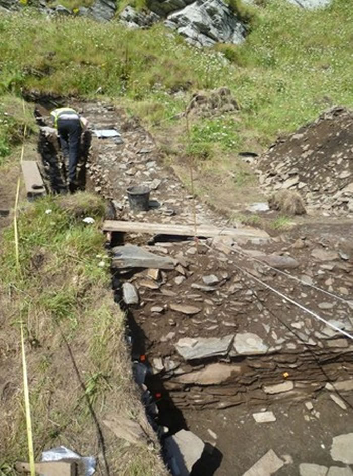 �ż��з��ֳ���1���ߺ��ʯǽ��