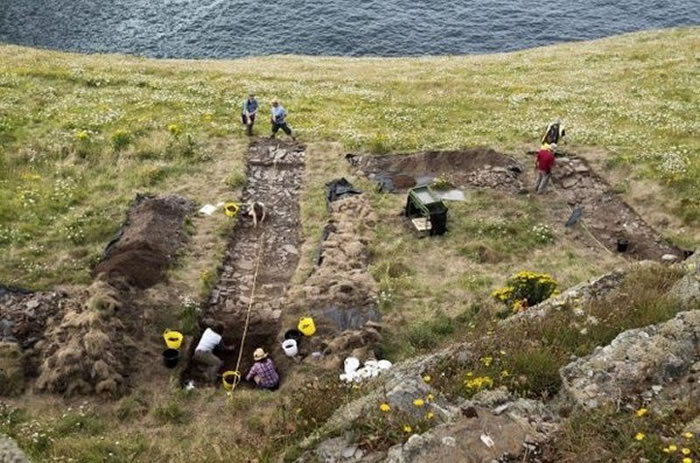 ����ѧ�Ҷ����Ƭ������е��𾪡�