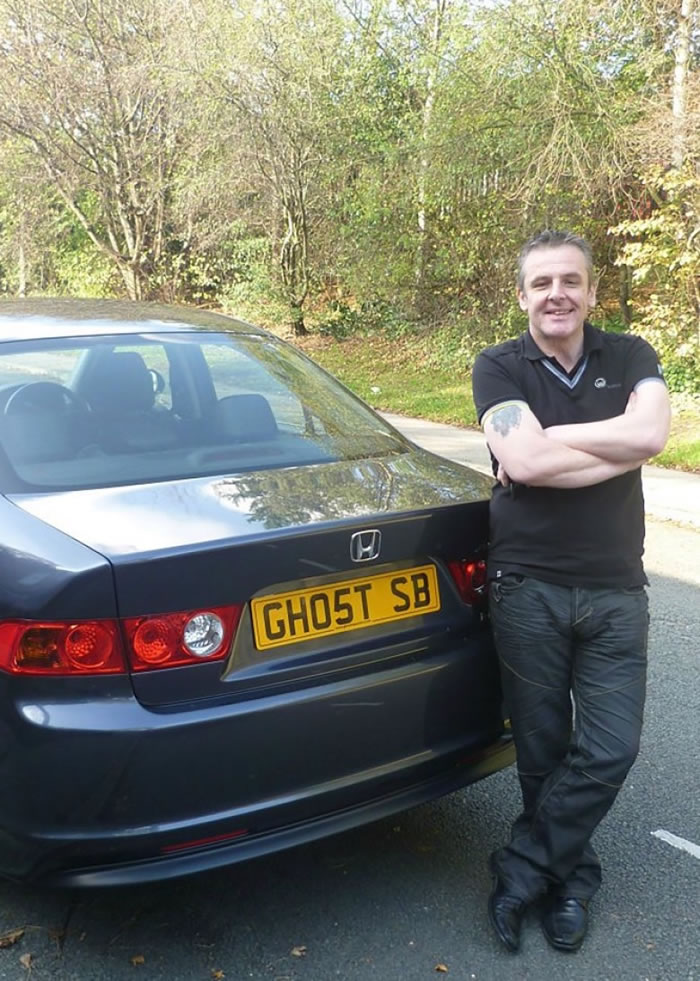 英国幽灵猎人Pete Boulton称在闹鬼大宅拍到猛鬼身影