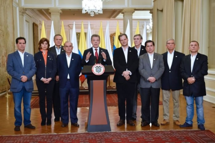 桑托斯(中)成和平奖大热人选之一。