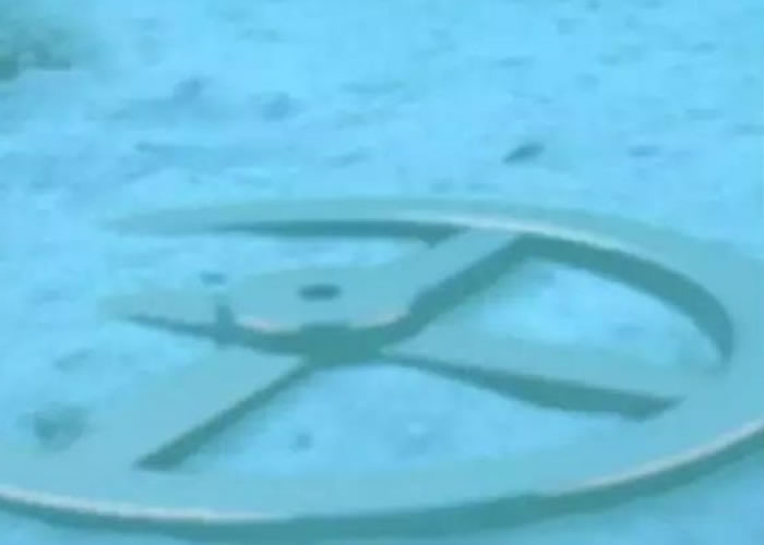 在红海海底找到的埃及法老战车车轮。