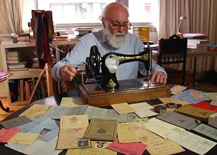 “即使是最最微小的错误,都会让一个人入狱或失去生命。”卡明斯基的工作带给他的是使命感,而不是成就感。