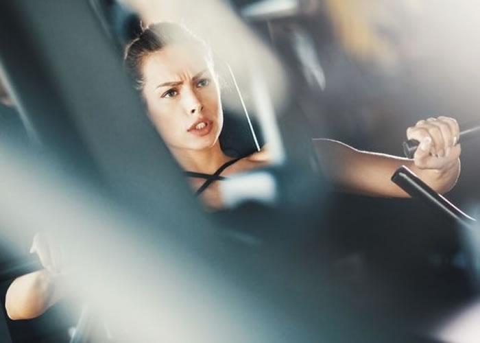 以做剧烈运动宣泄情绪,反会令心脏压力增加。