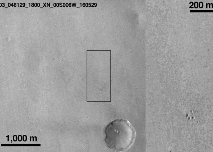 MRO稍早前拍的同一位置影像,却没有黑点。