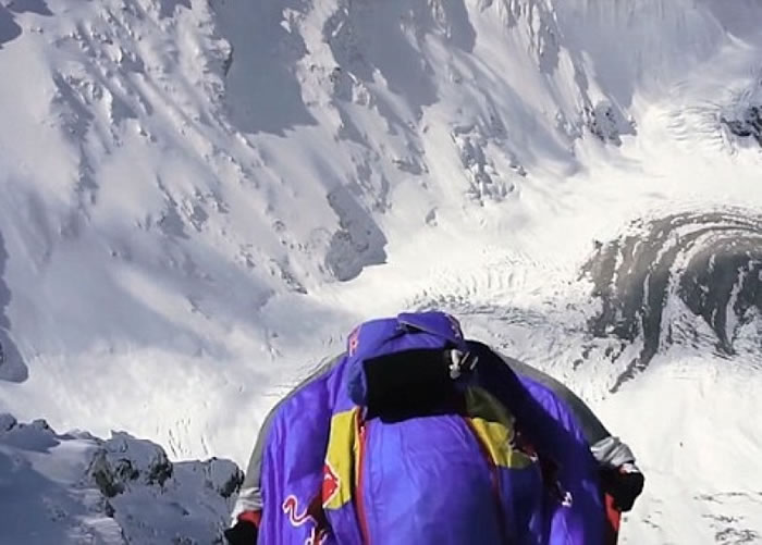 罗佐夫一跃而下。